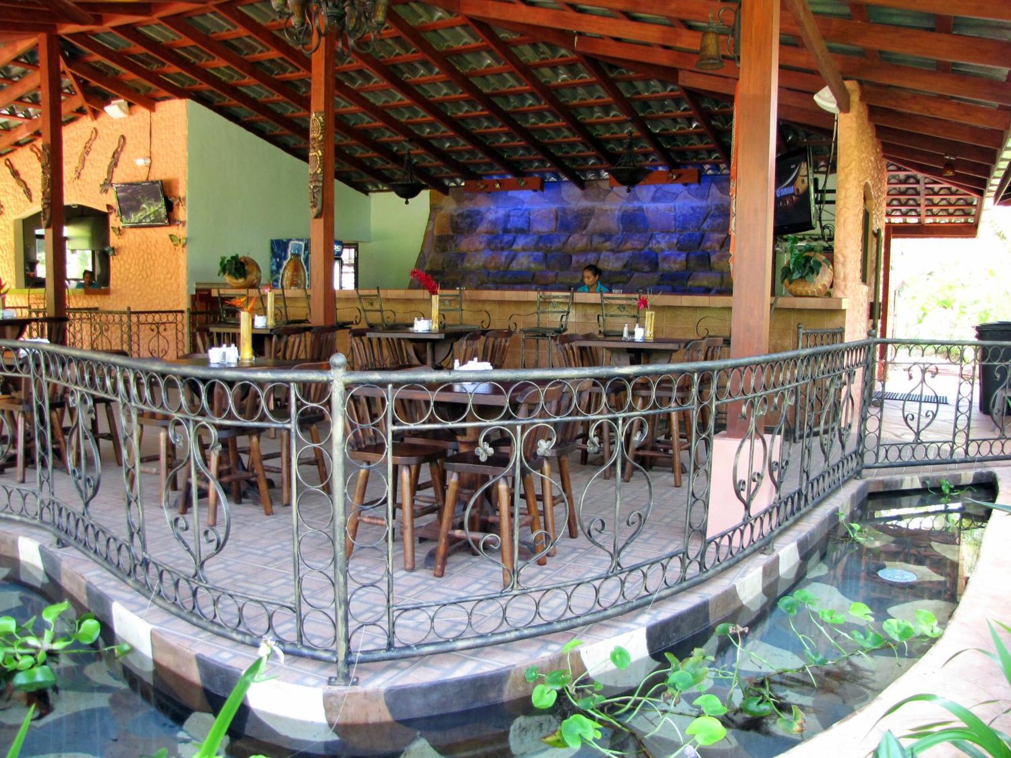 Blue River Resort & Hot Springs ليبيريا المطعم الصورة